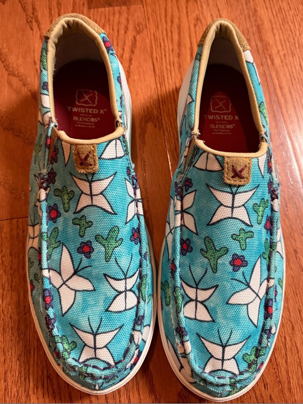 Twisted X Kids Slip-On kicks in Aqua Muiti. Brianna.